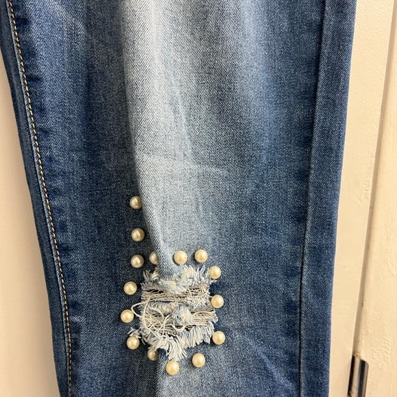 Ripped/distressed jeans with pearls - Picture 7 of 10